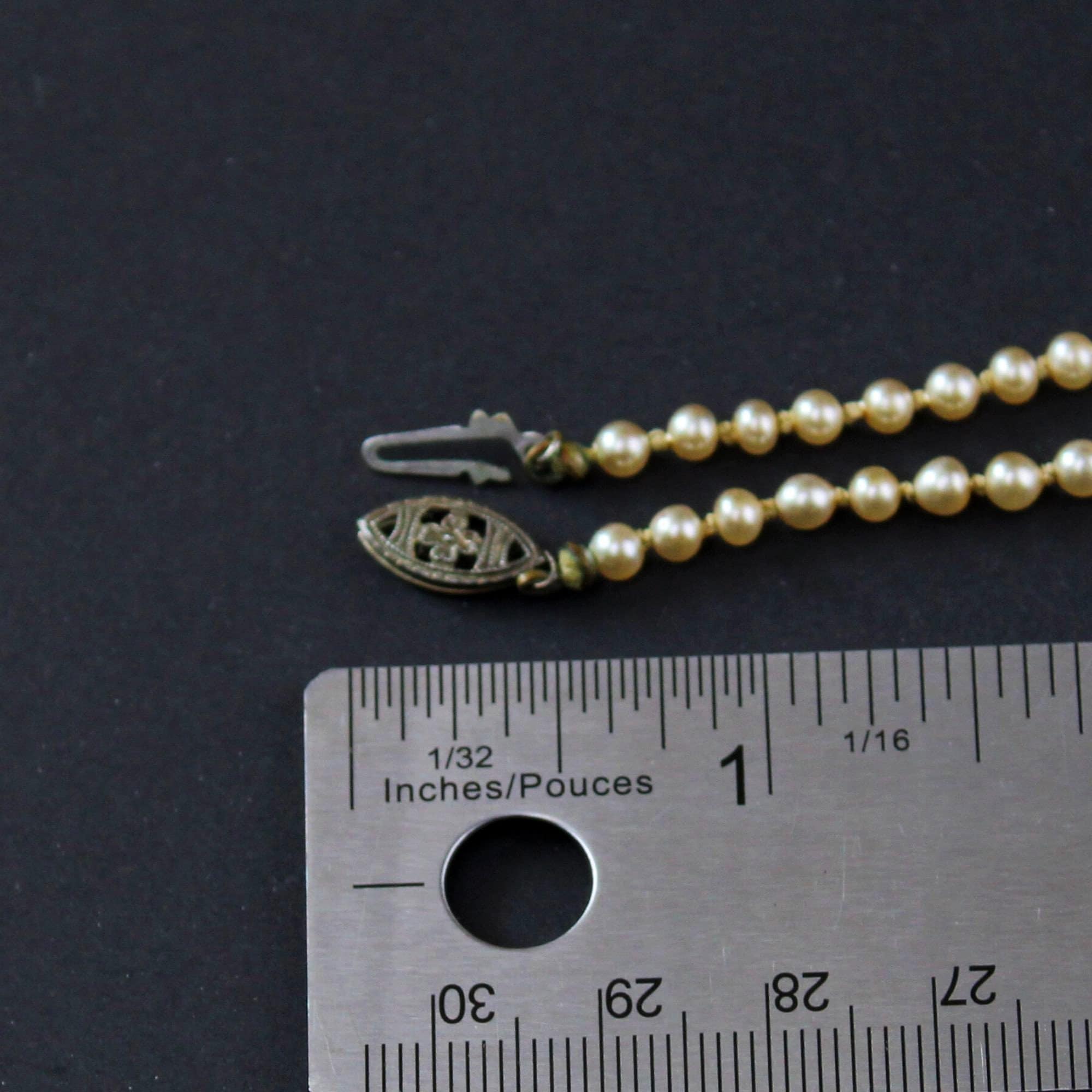 Tapered Faux Pearl Necklace, Fish Hook Clasp, Vintage off White Pearls