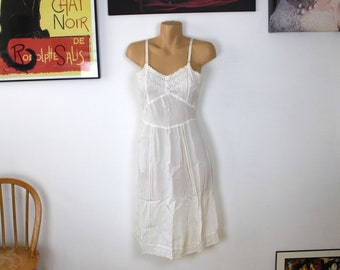 Vintage Dorsay Slip, Size 34, White Eyelet Slip, Dress Slip, Romantic Boho Dress, 1950s Lingerie, Pretty Slip, Vintage Undergarments