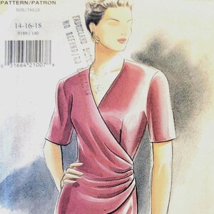 Patrón de vestido de cóctel de los años 80: vestido vintage Vogue 9189 Ultra EZ cruzado, talla 14-16-18 PRE-CORTE completo