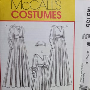 Op de afbeelding: McCall's Costumes naaipatroon M5155. Het patroon bevat illustraties van drie verschillende lange jurken met V-hals, lange mouwen en ceintuur in de taille. Het patroon bevat een hoed. Maat BB (8-10-12-14).