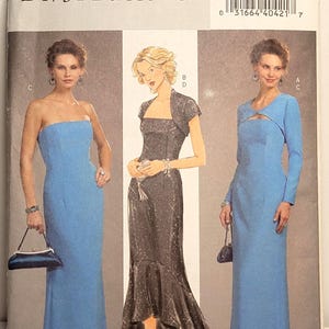 Peut inclure: Une pochette de patron de couture Butterick B4731 illustrant trois robes longues. L'une est une robe bleu clair sans bretelles, une autre est une robe gris foncé avec un ourlet asymétrique et un boléro, et la troisième est une robe bleu clair à manches longues.