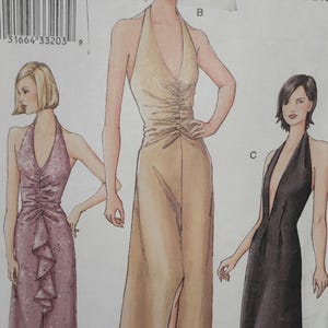 Wykrój sukienki typu halter Vogue 7428 | Suknia wieczorowa z rozcięciem lub falbanką Rozmiary 8–10–12 | Sukienka z odkrytymi plecami i dekoltem w serek
