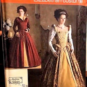 Peut inclure: Une pochette de patron de couture Simplicity pour un costume élisabéthain, numéro 3782, taille RR 14, 16, 18, 20. L'emballage présente deux variantes de robe longue avec jupes amples, corsages complexes et manches longues en rouge, or et blanc.