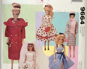 Patrón de costura vintage McCalls Crafts 9664 de los años 90 para ropa de muñeca Barbie. Talla 11.5. SIN CORTAR.