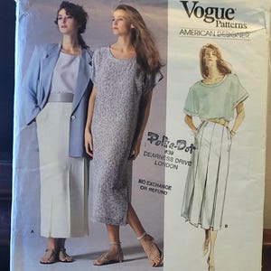 Op de afbeelding: Vogue Patterns naaipatroon met ontwerpen van de Amerikaanse ontwerper Perry Ellis. Het patroon bevat illustraties van dameskleding, waaronder een jurk, rok en top. Het patroonnummer is 1858.