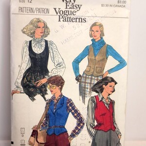 以下が含まれることがあります： Vogue Patternsの縫製パターン、サイズ12、女性のファッションデザインのイラストが特徴です。表紙には「Very Easy Vogue Patterns」の文字と価格が記載されています。