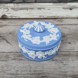Antique Wedgwood Jasperware Trinket Dish, Grapes, Vines, 1971