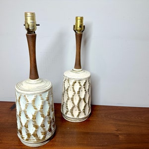 Mid Century Modern Pair of Lamps / Ceramic Chalkware Teak Gold White / Table Lamps / MCM Vintage