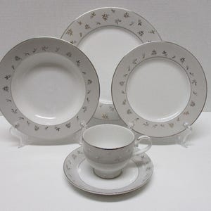 Mikasa Fine China Cachemire L3440 Pattern - 5 Piece Place Setting