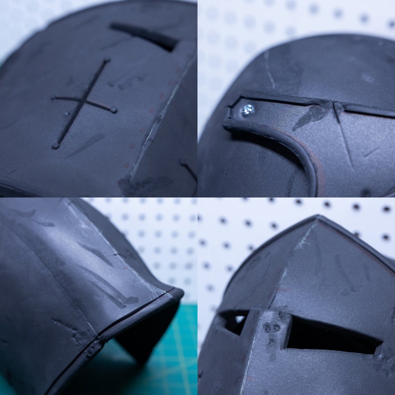 Op de afbeelding: Close-up beelden van een zwarte helm met een kruisontwerp en geklonken details. De helm heeft een vizier en een rechthoekige opening. Het oppervlak vertoont naden en een getextureerde afwerking, wat mogelijk duidt op een handgemaakt item.