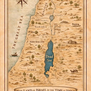 Puede incluir: Un mapa antiguo de la Tierra de Israel en la época de Jesús, con el Gran Mar, Galilea, Samaria, Jerusalén y el Mar Muerto. El mapa incluye una rosa de los vientos, un barco e ilustraciones de camellos. La pancarta del título dice "La Tierra de Israel en el tiempo de Jesús."