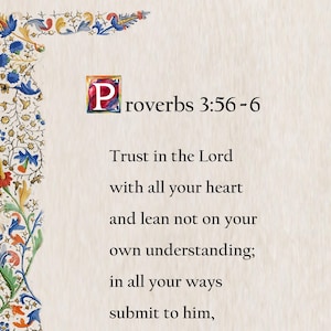 Puede incluir: Una página decorativa con el texto "Proverbios 3:56-6" y un pasaje sobre confiar en el Señor. La página tiene un borde floral con acentos azules, rojos y amarillos. La letra "P" está en un cuadrado colorido.