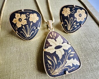 Damascene Toledo Black & Gold Gravur Schmuck Set Halskette und Ohrclips Blumenszene - Vintage Damenmodeschmuck