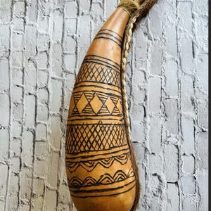 Vintage Hand geschnitzte große afrikanische Blut und Milch Kürbis Flasche - handverbranntes Tribal Design - ethnisches Wohndekor