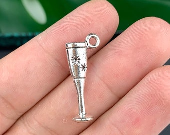 MF0208 Antique Gold Wedding Favor Metal Charm Pendant Necklace Bracelet Charm Made In Italy 10 Wine Glass Charm Party Supply 15mm