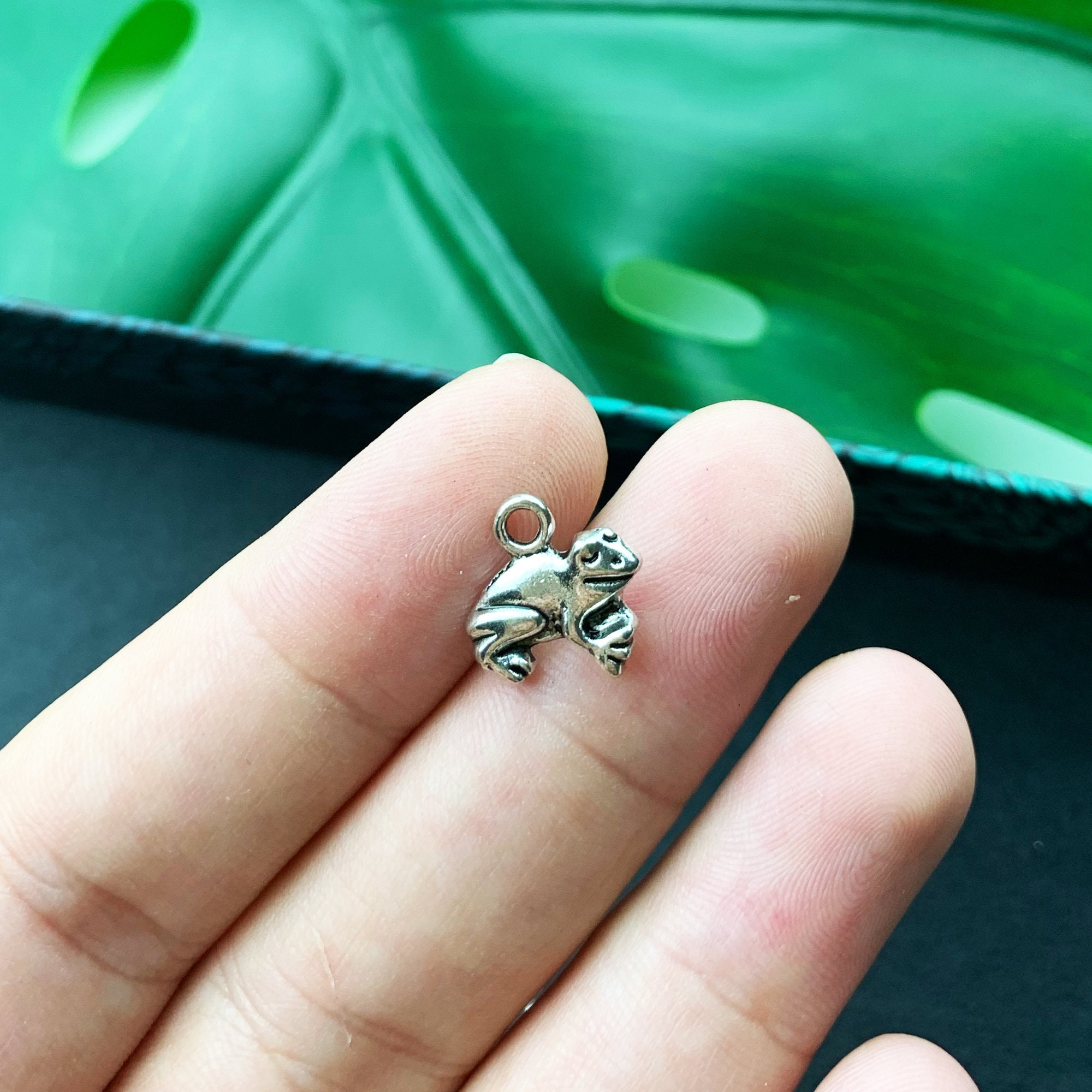 8 Frog Charms Silver Tone #S0175 8 Frog Charms Silver Tone #S0175