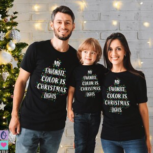 Mijn favoriete kleur is kerstverlichting Tshirts, Funny Family Christmas Shirt, Matching Holiday Coworkers Office Party T-shirts Gift