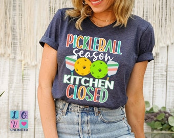 Camisa de pickleball fechada de cozinha, camisa engraçada de pickleball para mulheres, camiseta de pickleball, presente de camisa de amantes de jogadores de pickleball