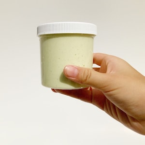 ¡Vainilla Bean Thickie / 6oz y 8 oz disponibles! Con aroma a vainilla, espeso y brillante.