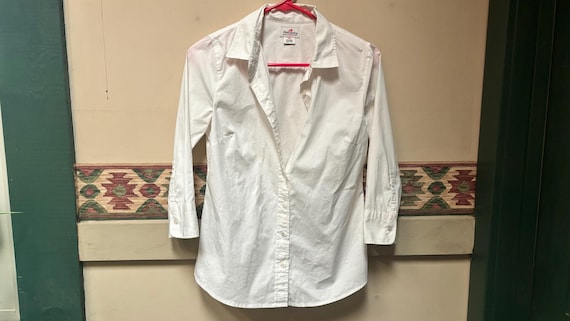 Womens White Vintage 3/4 Sleeved V-Neck Collared Button Down Shirt