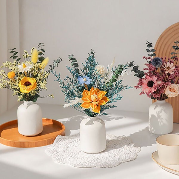 petit arrangement floral avec vase en céramique,fleur séchée dans le vase,petit bouquet,cadeau pour elle,décoration intérieure,ornements de bureau,décoration de centre de table