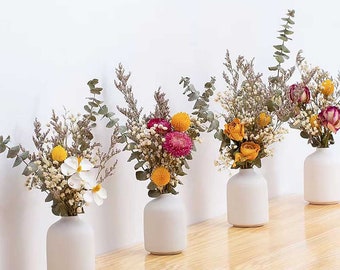 klein gedroogd boeket met vaas，boeket met gedroogde bloemen，bloemen voor keramische vazen，bloemstuk。huisdecoratie，bruiloftdecor
