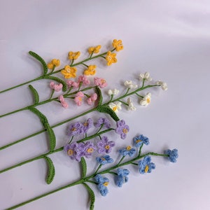 afgewerkte gehaakte bloementakken, handgemaakte geweven bloem, bloem voor vaasvulling, bloemstuk, gehaakt bloemboeket, woondecoratie,