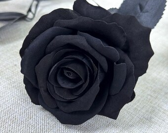 5 Rose Nere Artificiali In Seta – Bouquet Gotico Per Decorazioni Halloween, Matrimoni, Casa – Stelo Lungo 38 Cm