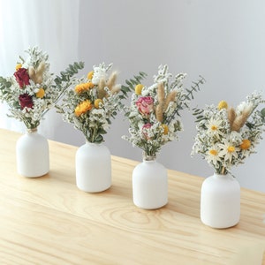 getrocknetes Bouquet mit Keramikvase , Trockenblumenstrauß, Trockenblumengesteck, Schreibtischschmuck, Wohndekoration, Hochzeitsdekoration