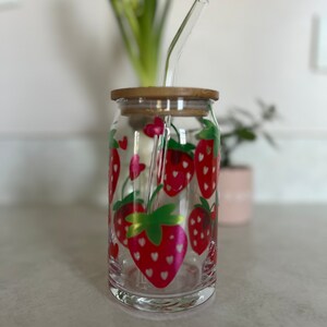 Strawberries HEART GLASS CAN, Cute Love Berries Vinyl Design Beautiful Cold And Hot Beverage Love Cup With Bamboo Lid And Straw