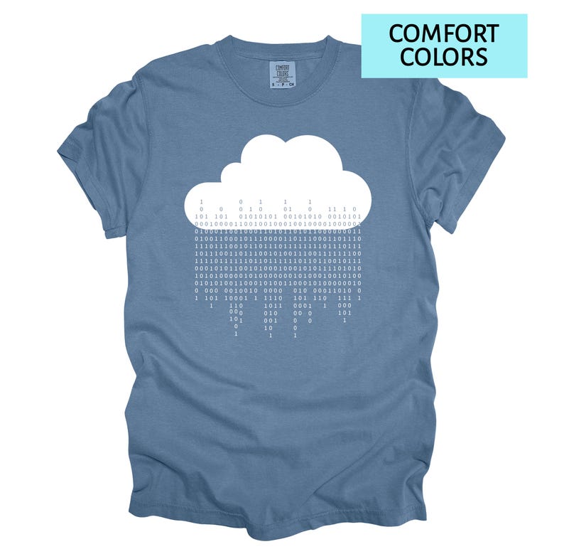 Pode incluir: Camiseta azul com um desenho de nuvem branca e c&oacute;digo bin&aacute;rio representando a chuva. O texto "COMFORT COLORS" est&aacute; em uma caixa azul clara no canto superior direito. Gola redonda e mangas curtas.