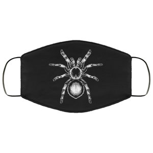 K&ouml;nnte beinhalten: Schwarze Gesichtsmaske mit einer detaillierten wei&szlig;en Illustration einer Vogelspinne. Die Spinne ist mittig auf der Maske platziert, mit deutlich sichtbaren Beinen und K&ouml;rper. Die Maske hat schwarze Ohrschlaufen f&uuml;r sicheren Halt.