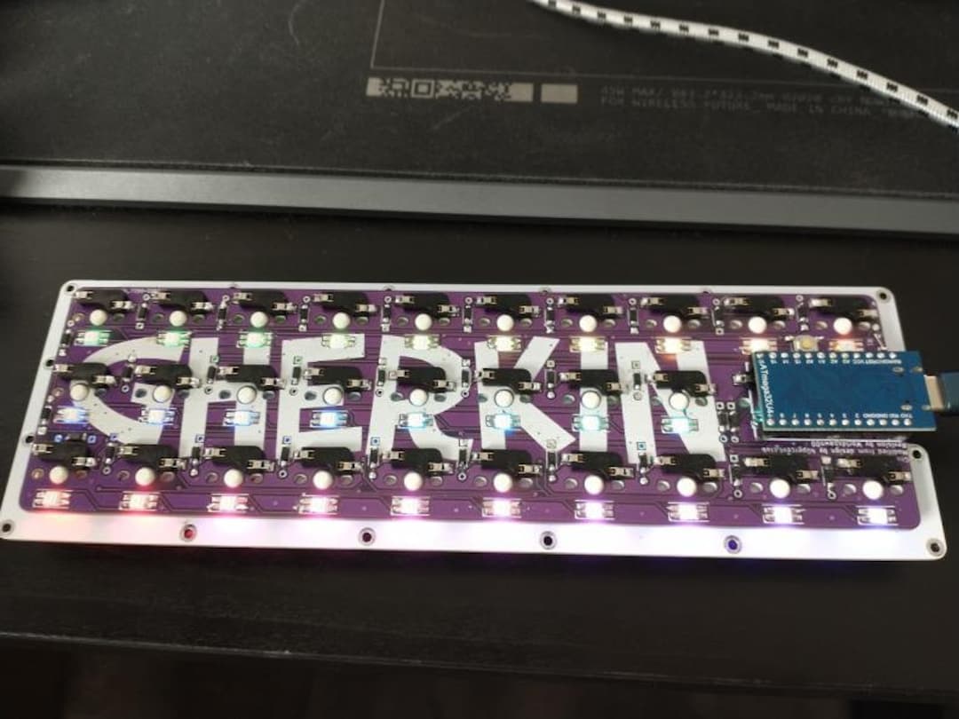 RGB または標準の Gherkin 30 キーおよび Gnapkin 36 キー PCB または