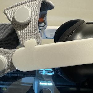Quest 3 to Apple Vision Pro (single or dual) strap adapter pair in Black or White