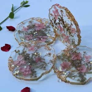 Beautiful Handmade Natural Dried Flowers Set of 4 Pieces Epoxy Coasters for Gifting & Home Usage