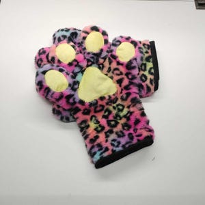Regenbogen Leopard Hand Pfoten. Pelzanzug Handschuhe. Flauschige Pfoten Handschuhe mit Krallen.