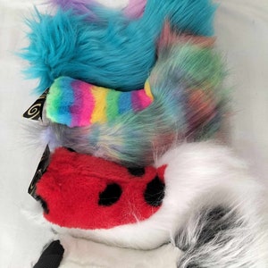 Mini ogonki z guzkami. Ogonki futrzane, kostiumowe lub cosplayowe.