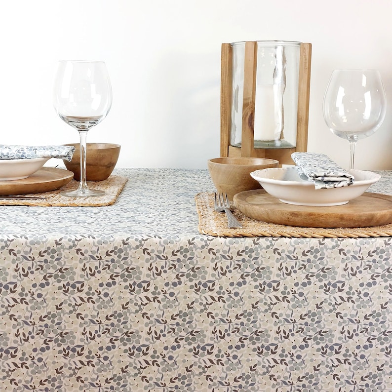 Coated tablecloth in Vosges cotton with blue flowers. image 1