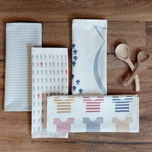 SET of 4 SEA tea towels image 1