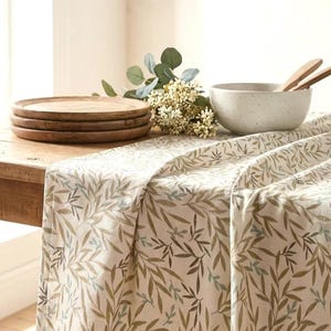 Coated tablecloth in Vosges cotton, with a botanical print.