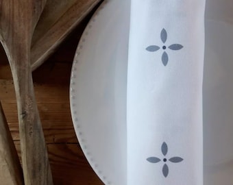 Napkins in packs of 4, 6 or 8