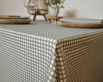 Green gingham cotton tablecloth. Square, round, rectangular or oval tablecloth available on request.