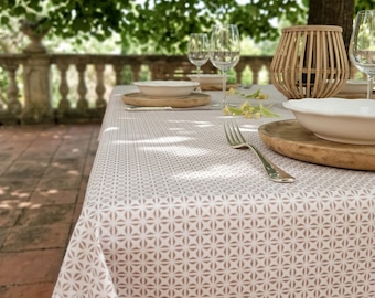 White and hazelnut coated tablecloth