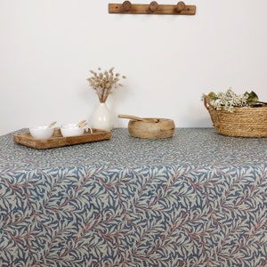 French tablecloth coated in cotton from the Vosges, with flowers. Rectangle, square, round, oval tablecloth, custom dimensions.