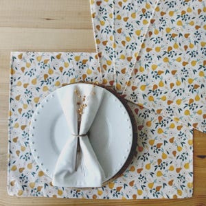 Coated cotton placemats. Pear pattern. Washable placemats.