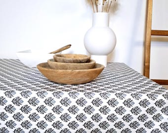 Coated cotton tablecloth from Vosges with blue Indian patterns
