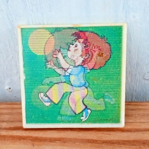 Speldjongen en bal, Lenticular speldjongen, speld voor kinderen.