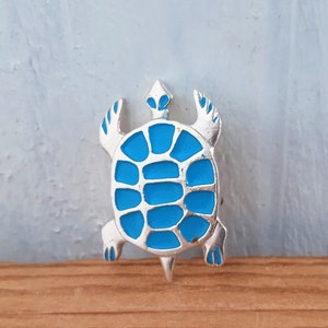 Turtle pin, Vintage pin, Childrens pin , Backpack retro pin.