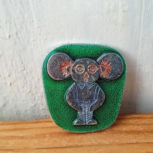 Pin Cheburashka, kinderspeld, schattige emaille pin, dierlijke vintage pin.