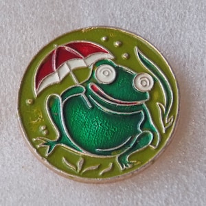 Green tree frog, Goblincore, Frog pin, Backpack pin, Childrens pin